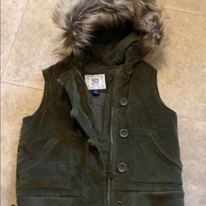 Baby Gap vest w/ removable fur trim on hood